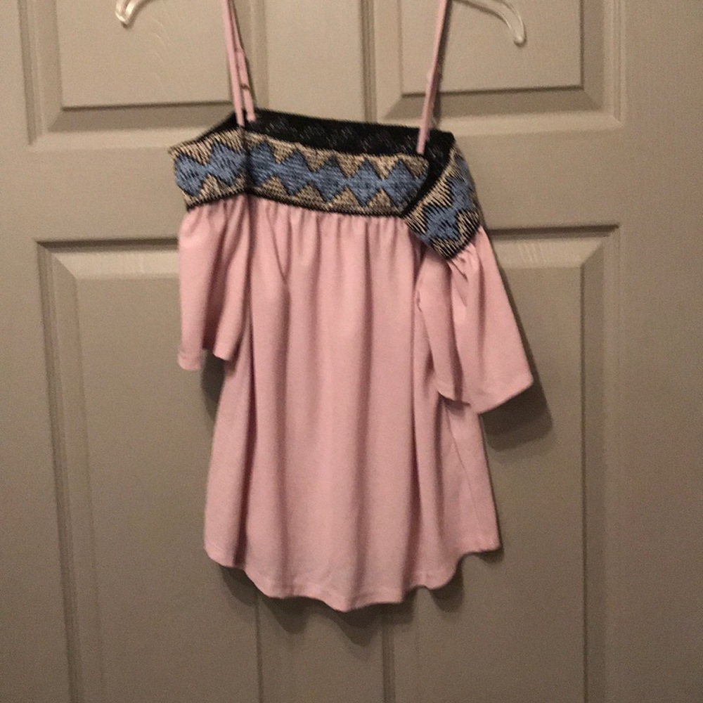Off shoulder light pink Aztec tank